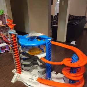 Hot wheels ultimate garage